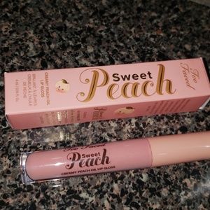 Too Faced: Sweet Peach lip gloss